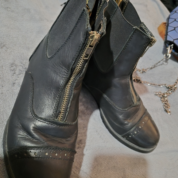 Grewal Shoes - Women's Black Leather Front-Zip Ankle Booties EQUESTRAIN